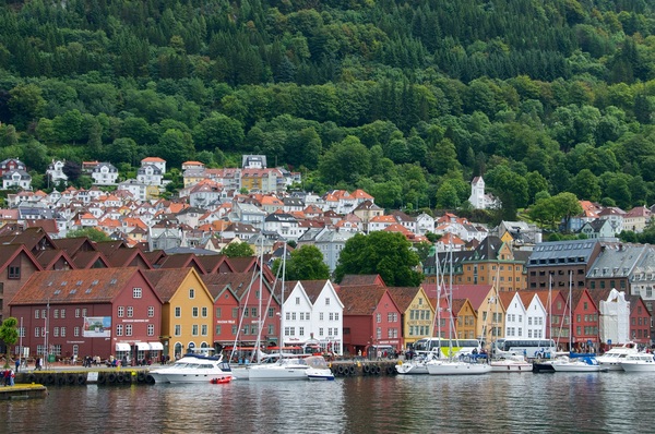 NOBGO - Bergen - Bryggen, the old Wharf of Bergen - Oyvind Heen, Innovation Norway.jpg